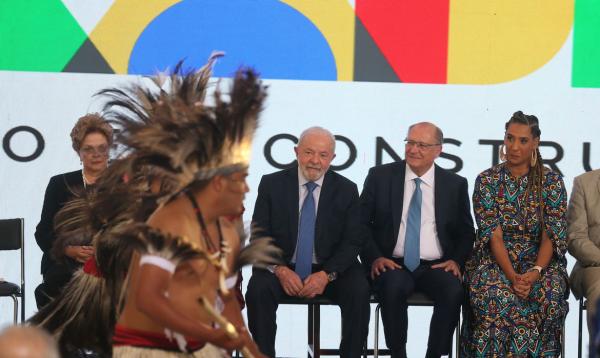 Lula sanciona lei que equipara crime de injúria racial ao racismo; O que muda na prática