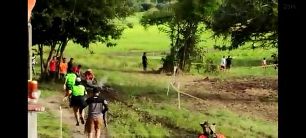 VÍDEO: Grave acidente deixa piloto ferido em pista de motocross