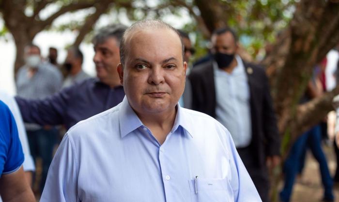 Governador afastado do DF é alvo de busca e apreensão da PF