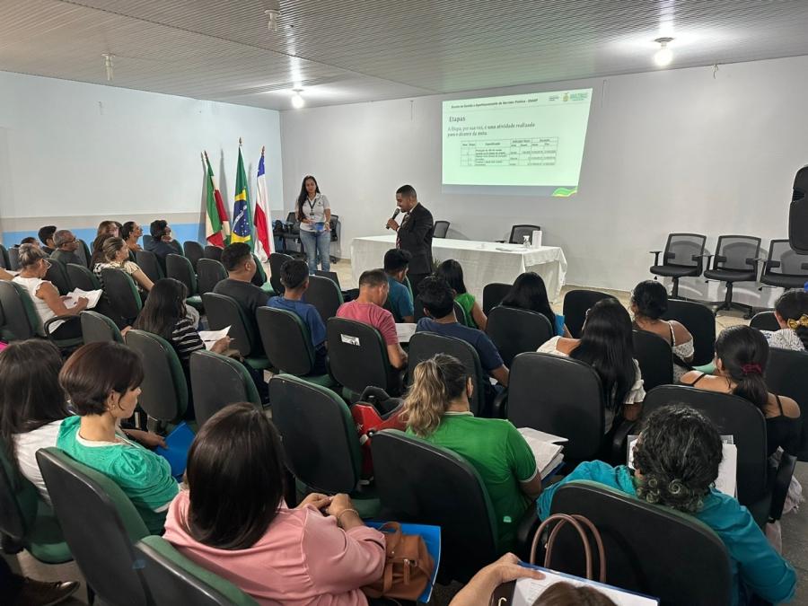 Em Parintins, Governo leva capacitação profissional em Elaboração de Projetos para Captação de Recursos Federais