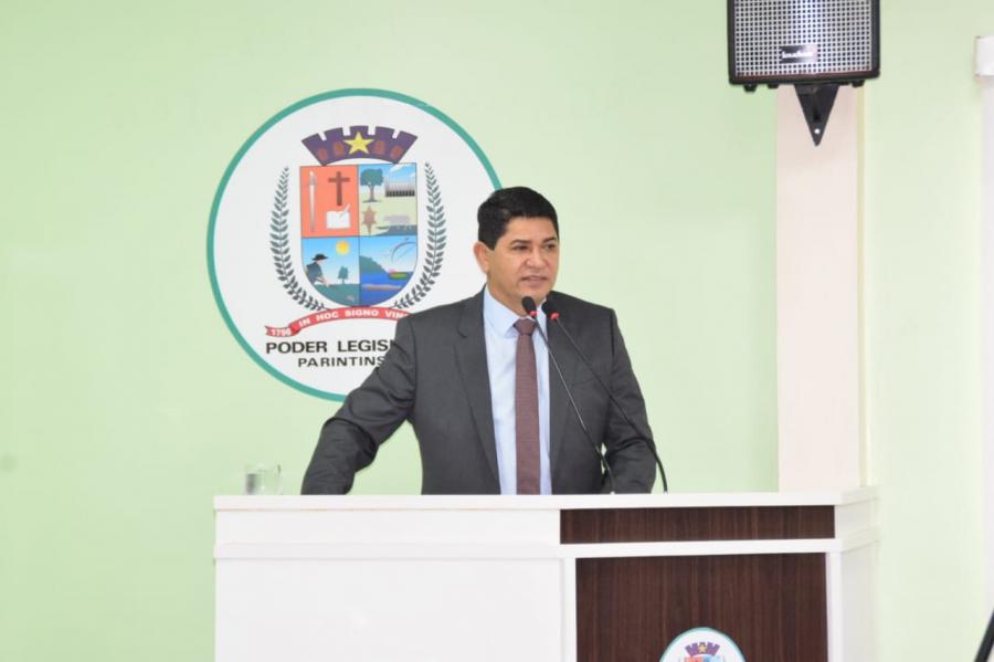 Bi Garcia anuncia aumento salarial para professores e pagamento de abono 