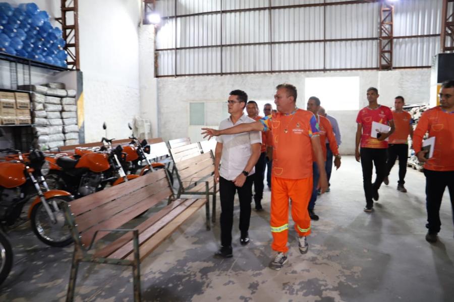 David Almeida conhece projeto desenvolvido para reutilizar materiais na Semulsp