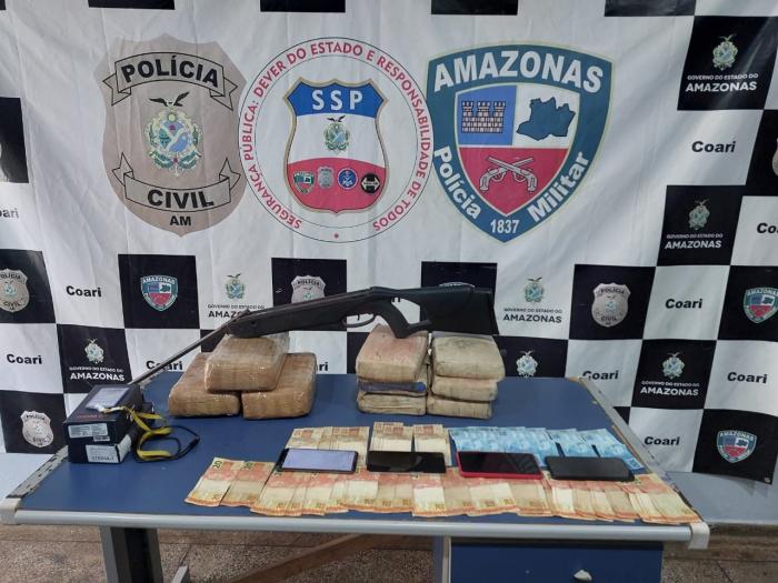 HÓRUS/FRONTEIRA MAIS SEGURA: Grupo é preso com drogas, arma e celular