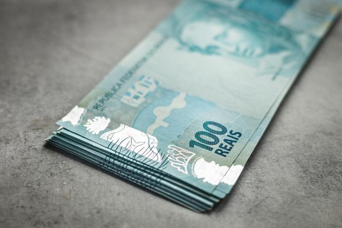 Salário mínimo de 2023 deve receber reajuste extra em maio
