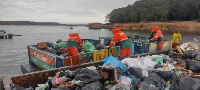 Limpeza de rios e igarapés é realizada diariamente pela Prefeitura de Manaus