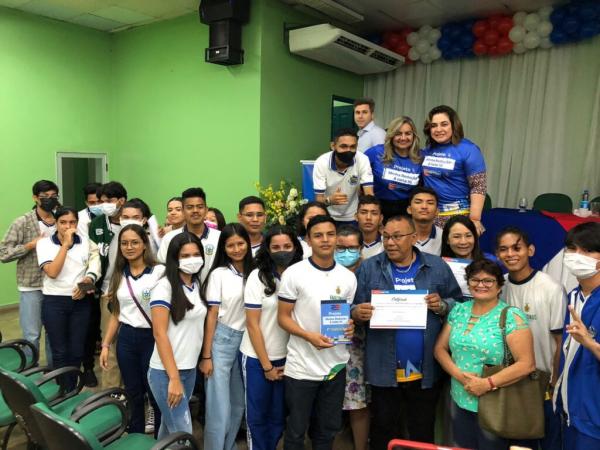 Alunos do 'Minha Redação é Nota 10' se destacam no Enem, em Parintins