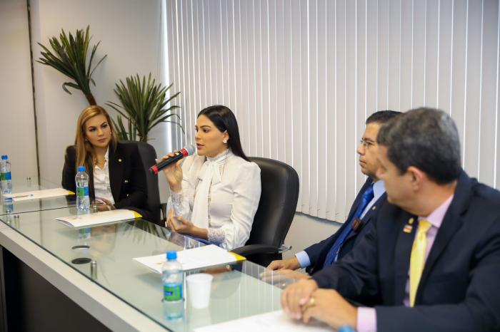 Na Seas, deputada Mayra Dias firma parcerias para fortalecer setor social