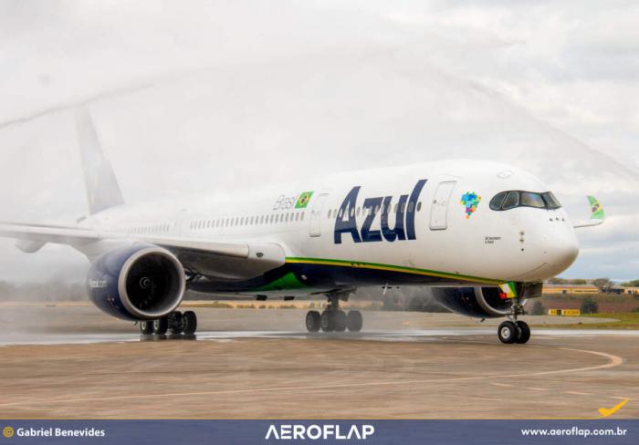 Azul inicia a venda de passagens para Paris com voos a partir de abril