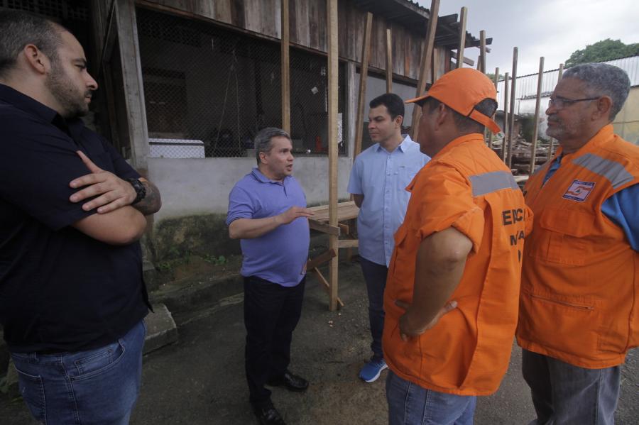 Em visita, Saullo Viana discute recursos para Defesa Civil de Manaus