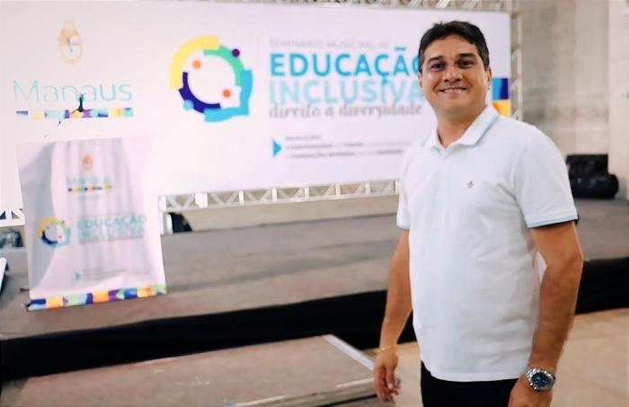 Jander Lobato destaca importância do debate sobre educação inclusiva nas escolas de Manaus