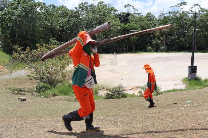 Campo de futebol da Cidade Nova recebe limpeza pública após solicitação de Jander Lobato