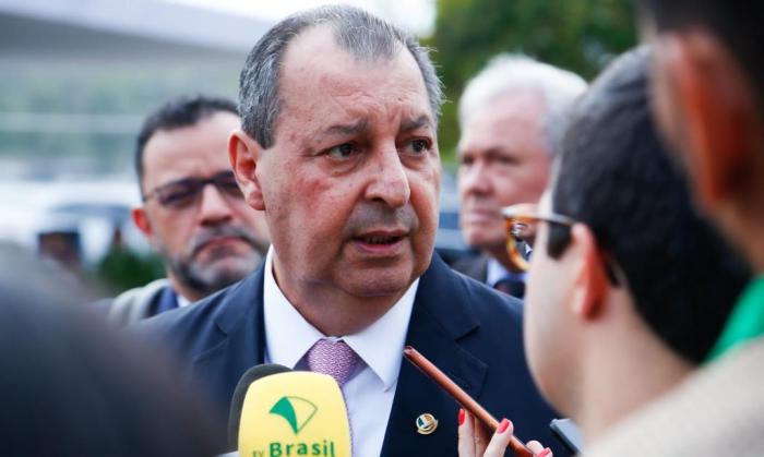 Senador Omar vai reunir Lula e o prefeito David Almeida para discutir ações que evitem novas tragédias em Manaus