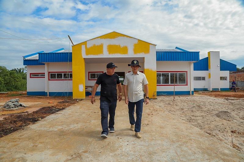 David anuncia cronograma de entrega de 08 escolas reformadas em Manaus 