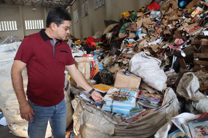 MANAUS: Jander Lobato conhece trabalho de cooperativa de catadores de recicláveis na zona leste