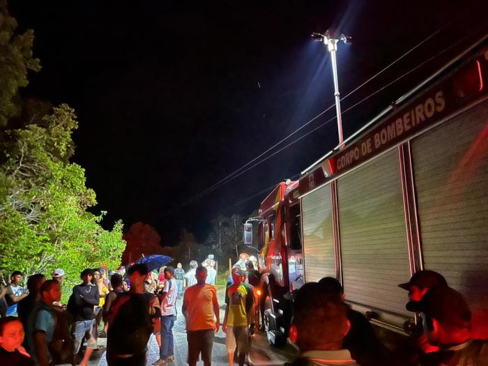 MANAUS: Pai e filha morrem após queda de fio de alta tensão em ramal