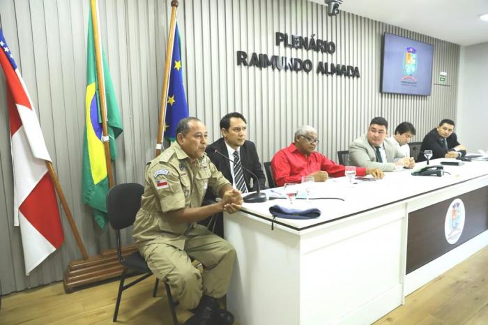 Câmara de Parintins articula distribuição gratuita de água e alimentos no Bumbódromo