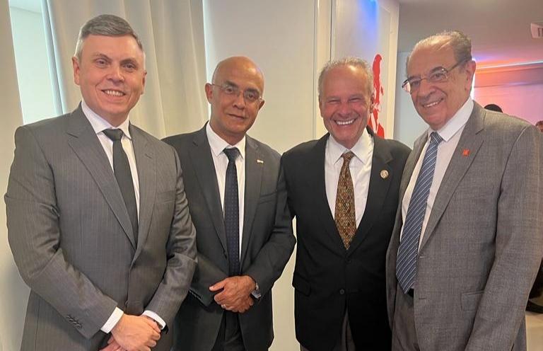 Vice-presidente do IRB, conselheiro do TCE-AM participa de acordo firmado com Agência dos Estados Unidos