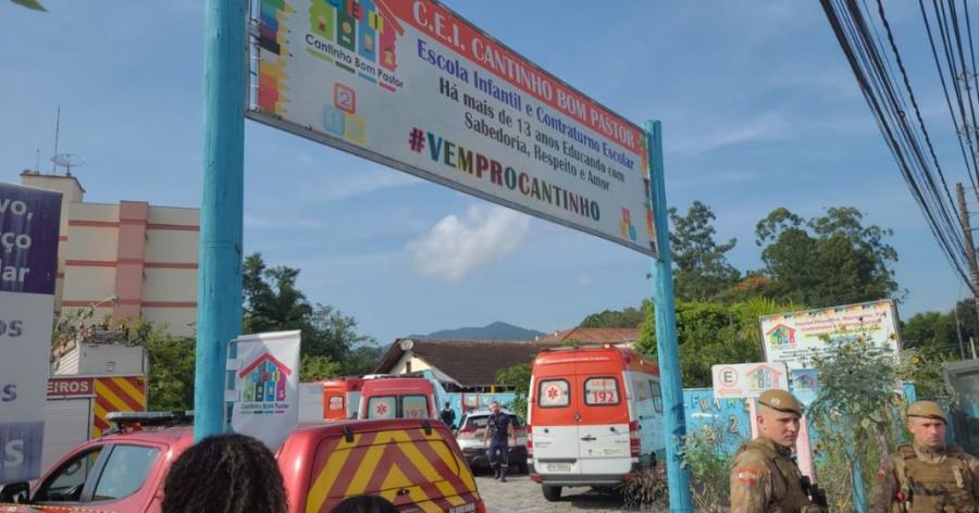 Homem invade creche e mata quatro crianças em creche de SC 