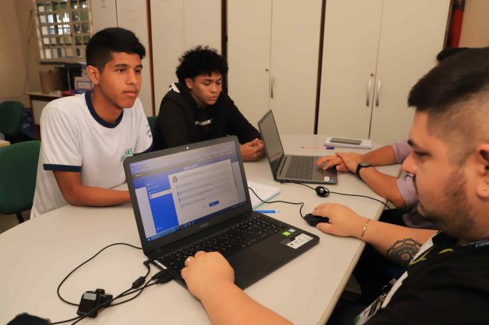 Escolas mobilizam alunos para solicitarem isenção de taxa para o Enem 2023