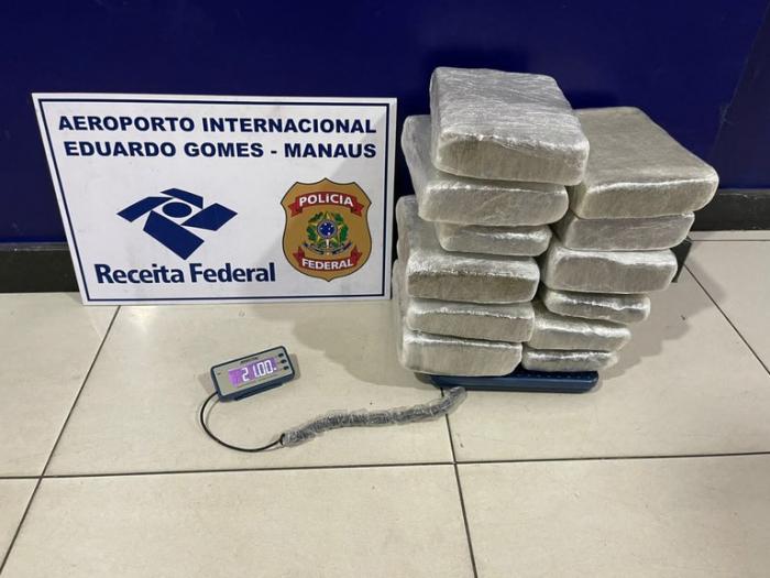 Polícia Federal prende duas pessoas e apreende drogas no aeroporto de Manaus/AM