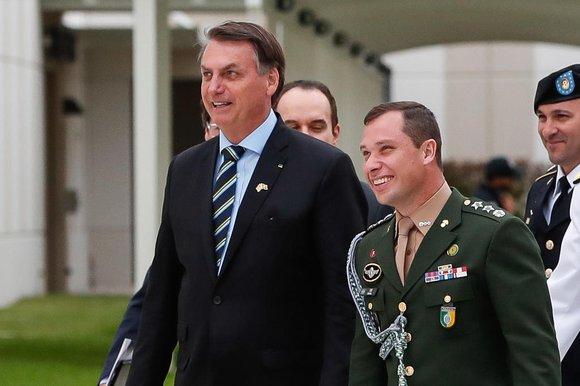 Ex-ajudante de ordens de Bolsonaro, Mauro Cid é preso em Brasília