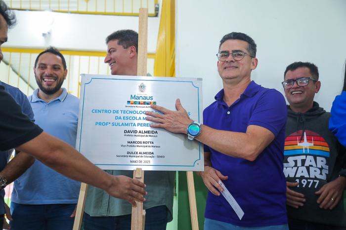 EDUCAÇÃO: David Almeida reinaugura escola na Cidade Nova há 20 anos sem reforma