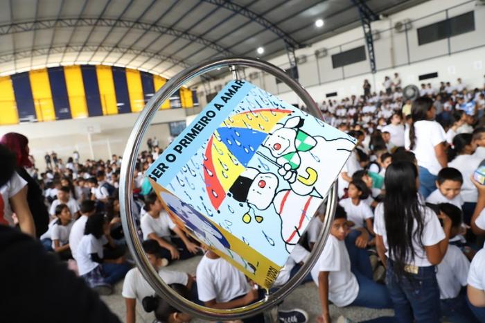 Prefeitura de Manaus inaugura monumento da paz em escola da zona Norte