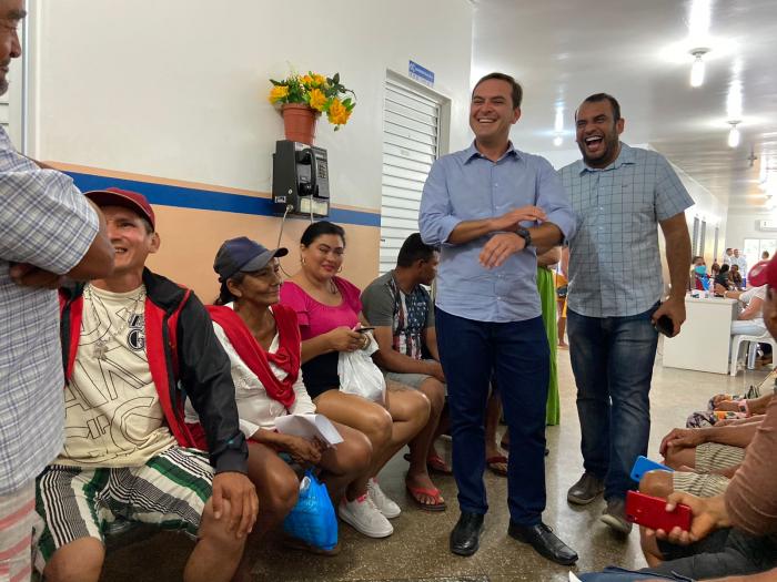 Mateus Assayag participa de ação de saúde com os garis de Parintins