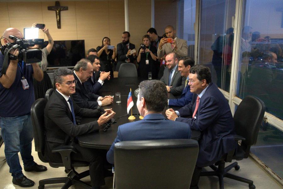 David Almeida retorna de Brasília com garantia de R$ 600 milhões em investimentos e apoio federal para atender famílias carentes