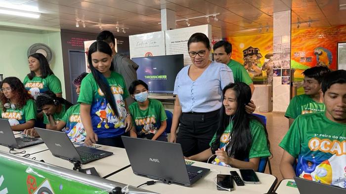Márcia Baranda participa da 3ª Feira do Projeto Ocara e prestigia trabalhos desenvolvidos pelos alunos, em Parintins