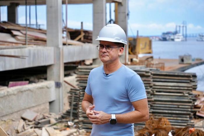 Prefeito David Almeida acompanha avanço nas obras do mirante Lúcia Almeida