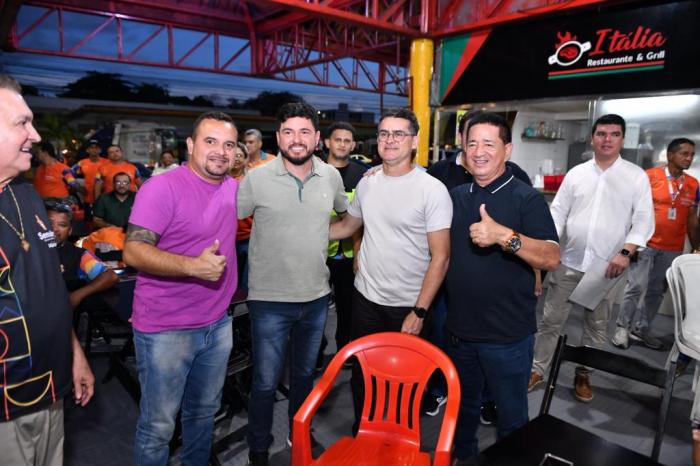 David Almeida realiza última vistoria antes da reinauguração da praça do Dom Pedro