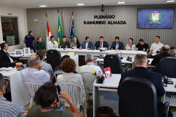 Prosai Parintins é apresentado pela Sedurb aos parlamentares da Câmara Municipal