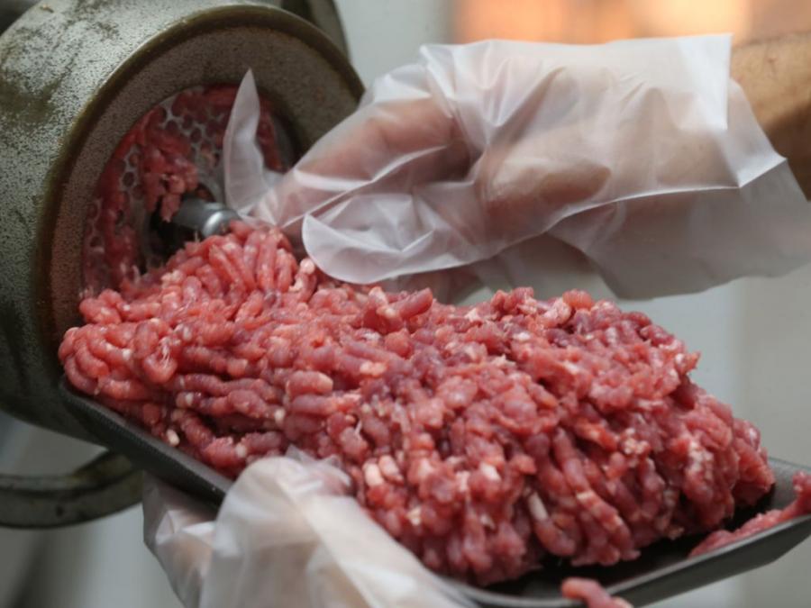 Preço da carne deve cair ainda mais em 2023, aponta estudo do Santander