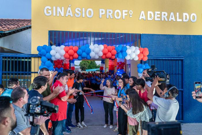 PARINTINS: Bi Garcia inaugura ginásio Professor Aderaldo Dutra, no Itaúna II