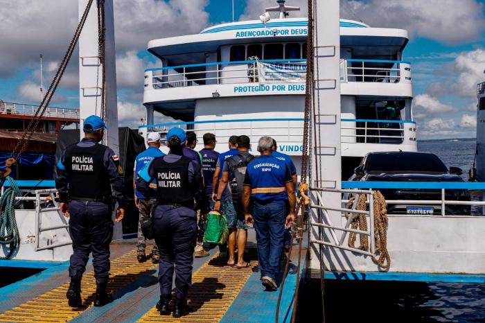 Governo do Amazonas intensifica fiscalização de embarcações com destino a Parintins
