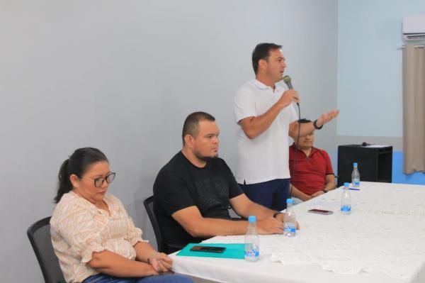 Mateus Assayag participa da abertura do curso de Libras e reforça importância da educação inclusiva