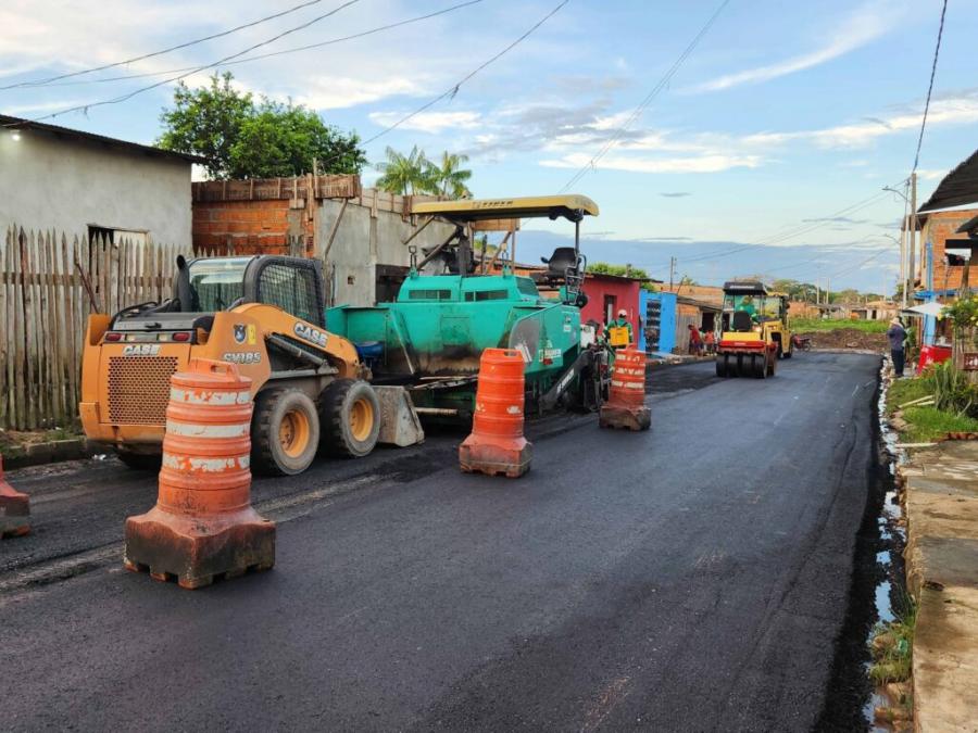 Governo Wilson Lima avança com pavimentação do sistema viário em Parintins