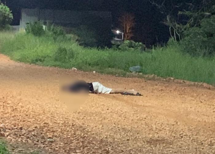 IMAGENS FORTES: Jovem é morto com tiro na cabeça próxima a Matadouro de Parintins