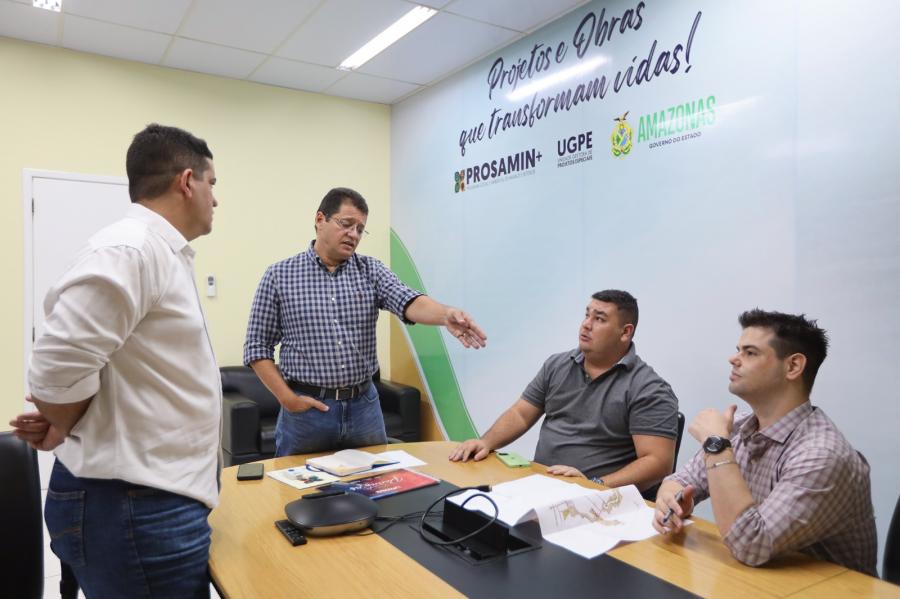 PROSAI PARINTINS: Marcellus Campêlo reúne com Alex Garcia