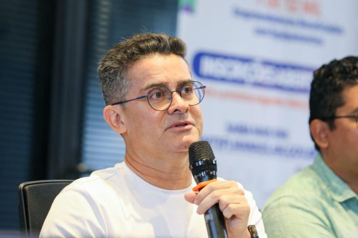 Indignado, David Almeida afirma que cobrará, de casa de shows, reparo de ciclovia quebrada por estacionamento ilegal