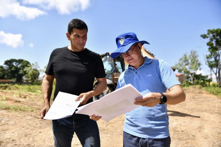 MANAUS: David Almeida visita áreas onde serão construídas casas populares