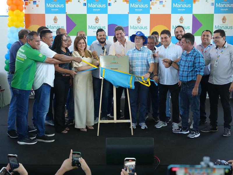 David Almeida reinaugura escola na zona Leste que estava sem reforma há 39 anos   
