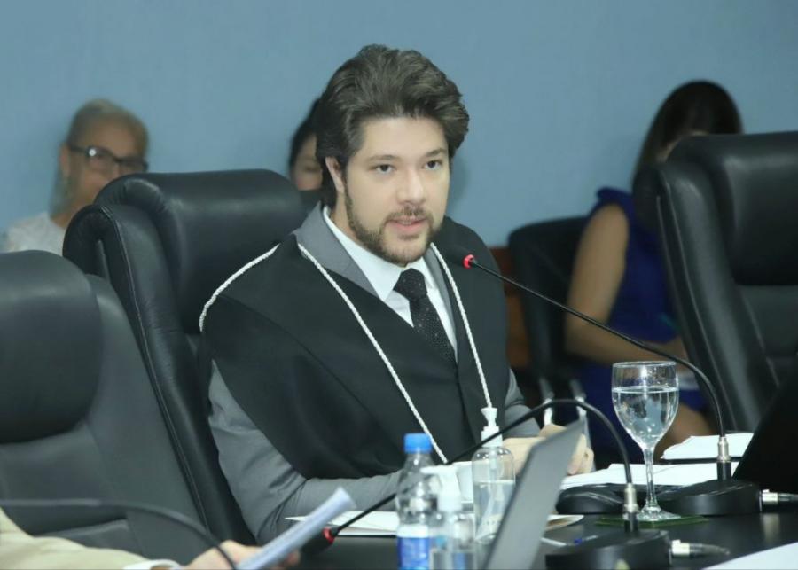 Conselheiro do TCE-AM suspende licitação de Coari por irregularidade