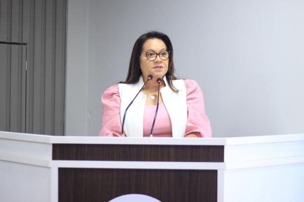Márcia Baranda destaca a vinda do Presidente Lula a Parintins