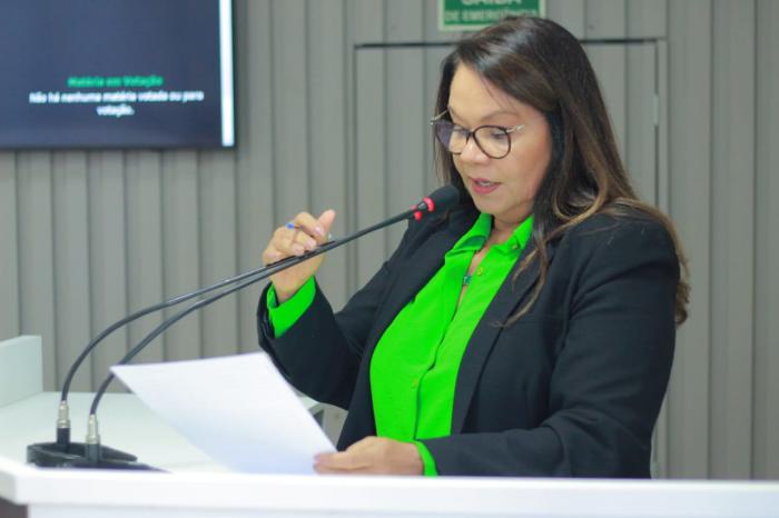 Márcia Baranda requer informações sobre averiguação de cadastros em Programa de Assistência Social