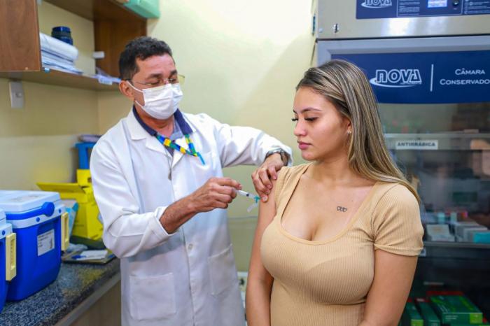 Prefeitura de Manaus prossegue com campanha de vacinação contra a Covid-19, ofertando o imunizante em 74 pontos