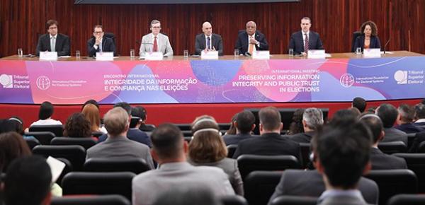 TSE e instituições internacionais aprimoram debates para combate à desinformação
