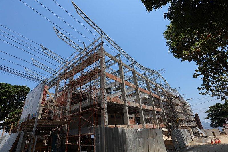 Cobertura metálica do mirante Lúcia Almeida é concluída e obra segue acelerada