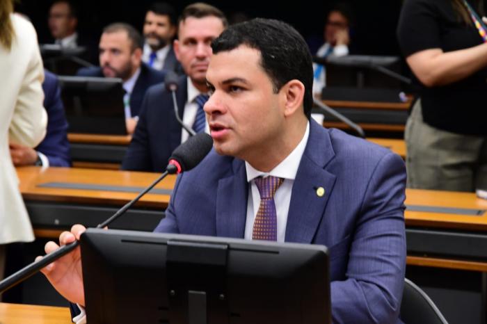 Saullo Vianna propõe descontos de 80% sobre tarifas de transporte público a acompanhantes de pessoas com deficiência e gratuidade para cães-guia